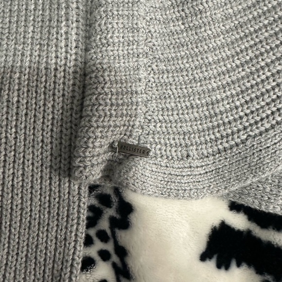 Hollister grey sweater size medium - Picture 3 of 3